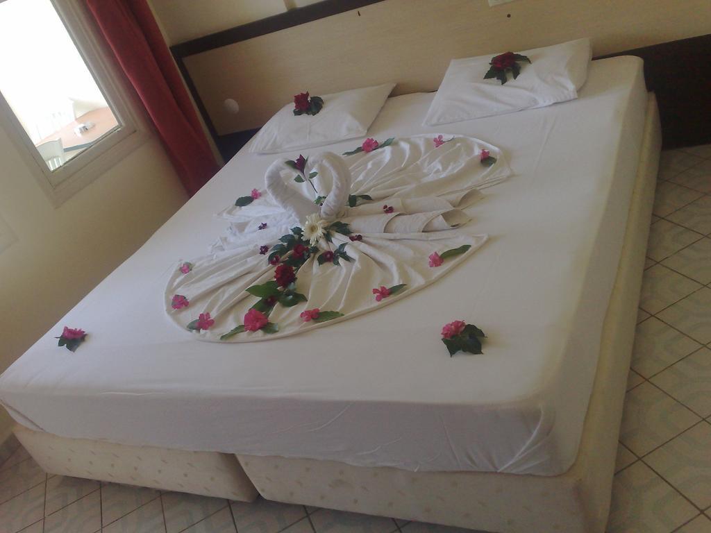 Palmiye Side
